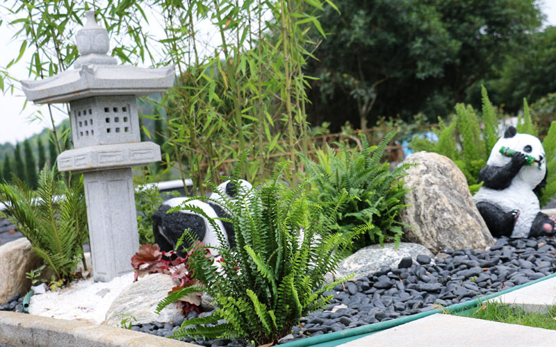 重庆白塔园望江南墓区大熊猫石雕 重庆白塔园望江南墓区大熊猫石雕